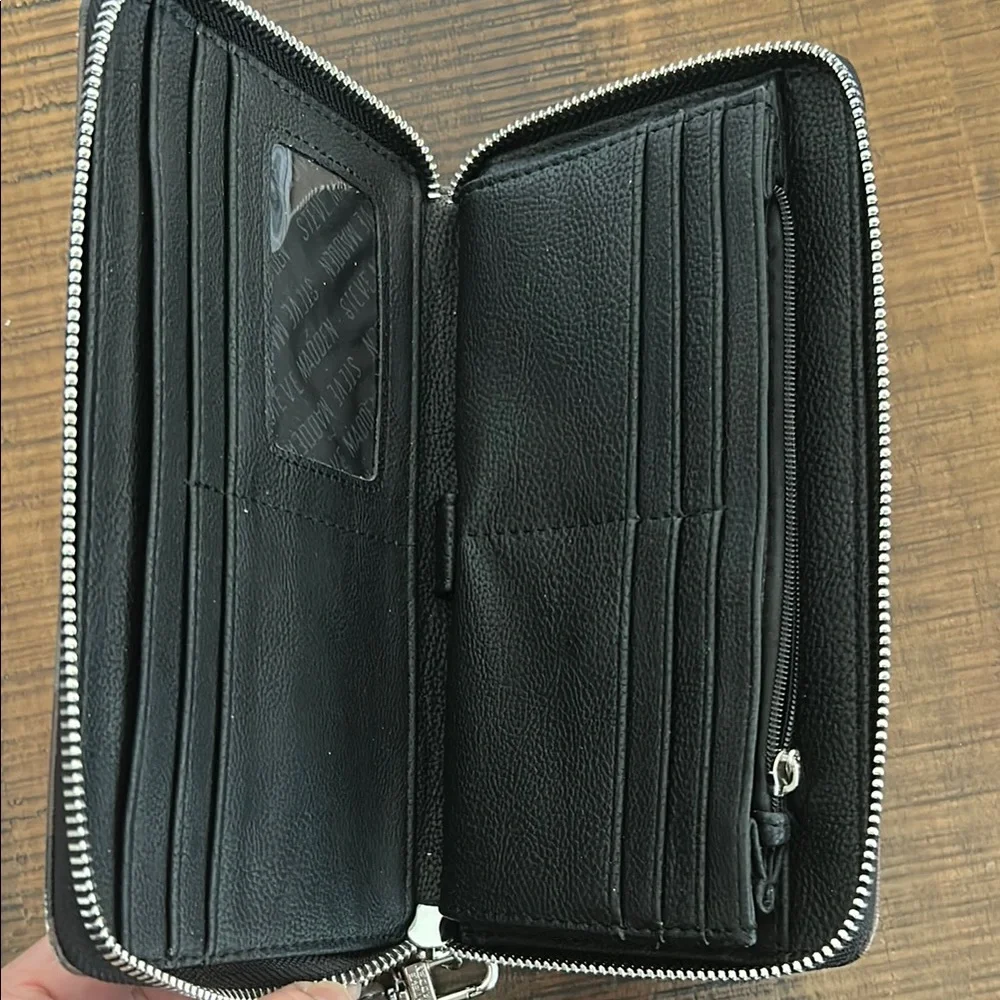 Steve Madden Camouflage Wristlet Wallet - Picture 2 of 2